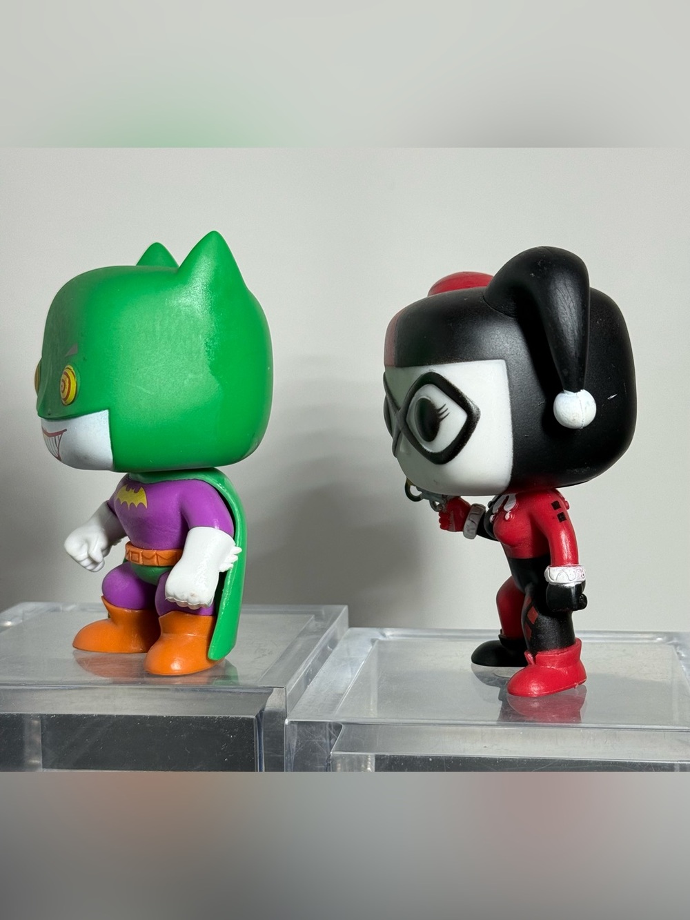 DC Funko Pop Lot: The Joker-Batman #65 (Loot Crate) & Harley Quinn #34 - Picture 3 of 7
